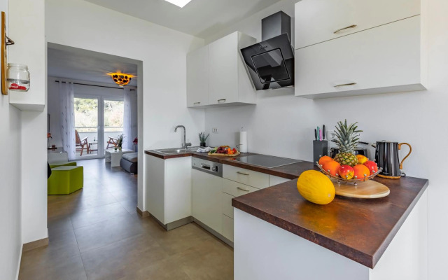 Holiday House emjalemi