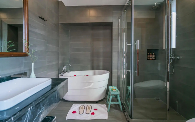 Lize Graceland Artistic Suite Inn