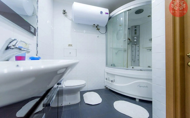 Пять Звезд на Монакова