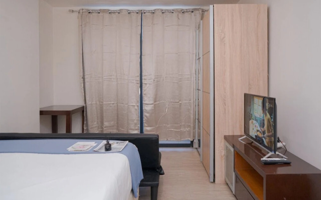 Good Deal and Comfy Studio at Collins Boulevard Apartment