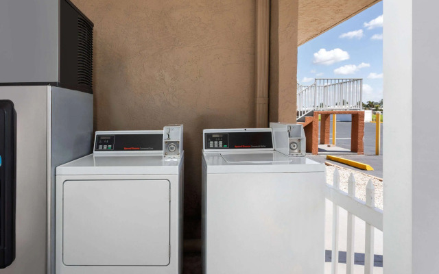 Travelodge Suites by Wyndham Lake Okeechobee