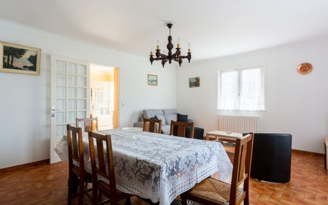 Alluring Holiday Home in Arcangues with Balcony