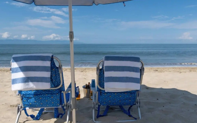 Sleeps 6 Views Beach 1 Block