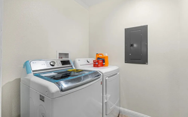 Stunning House wt 6Br 5bth SJ