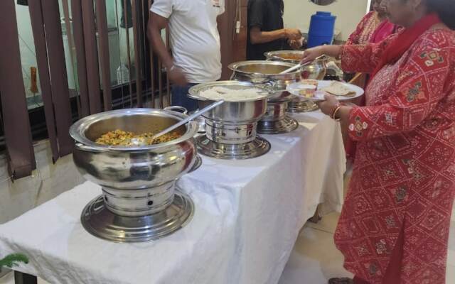 Goroomgo Maujis Villa Guest House Prayagraj