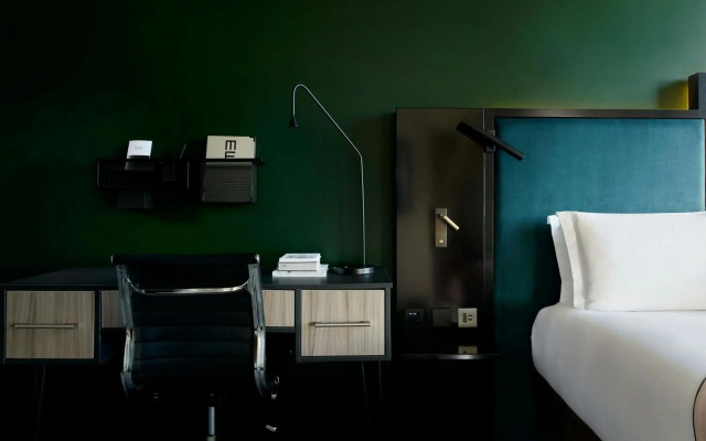 Montcalm East, Autograph Collection