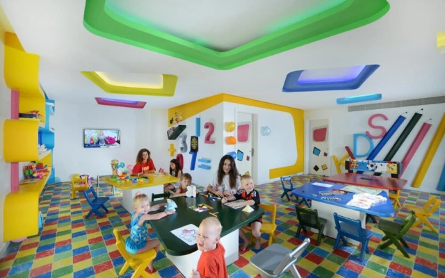 Albatros Aqua Blue Azrak VIP Package