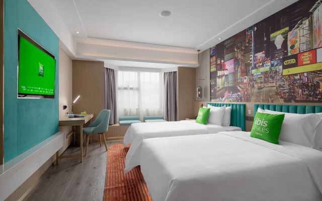 Kaigaosi Hotel (Guangzhou Railway Station Subway Station Baima Clothing City)