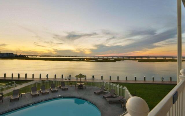 Comfort Suites Chincoteague Island Bayfront Resort