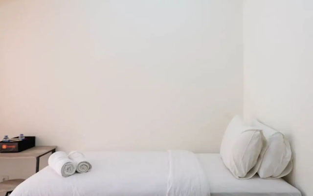 Cozy and Minimalist Studio Apartment @ Tree Park BSD by Travelio – Guest Rooms – South Tangerang