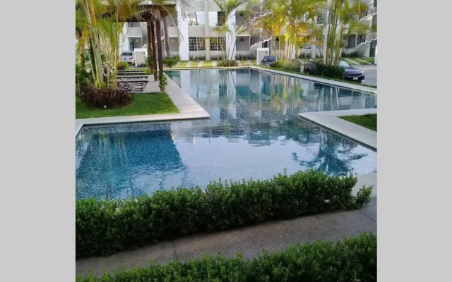 Departamento en condominio con alberca y área infantil