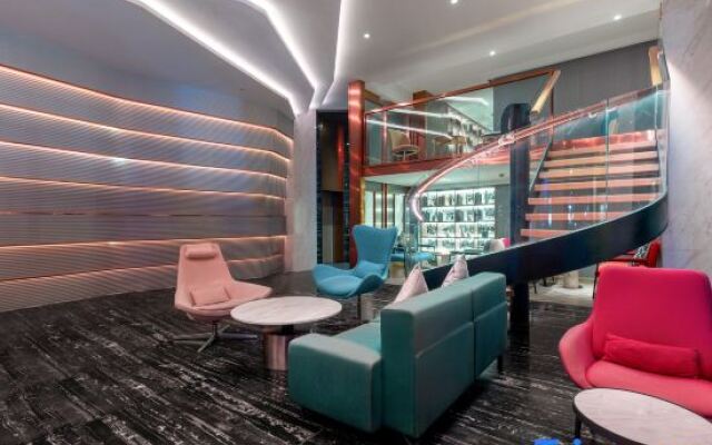 Qilai Light Luxury Hotel