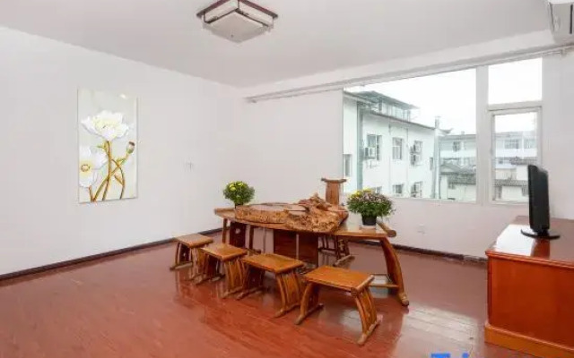 Lijiang Beisili Hotel (Gucheng Zhongyi Market Mufu)