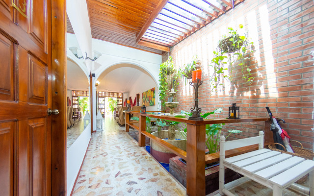 Hotel Ayenda Casa Cano 1805