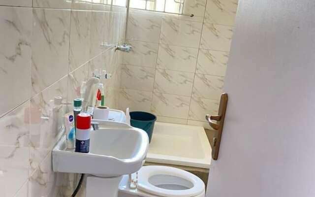 Inviting 8 Bed House in Lekki