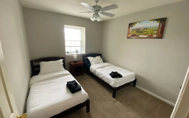 Cozy Hampton townhouse