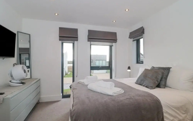 Agua de Plata, 16 Wakeling Island, Silverlake