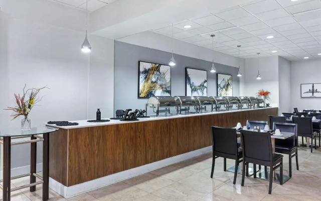 Harborside Hotel