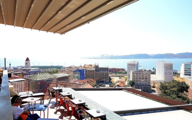 Apartment With 2 Bedrooms in Almada, With Furnished Terrace and Wifi -