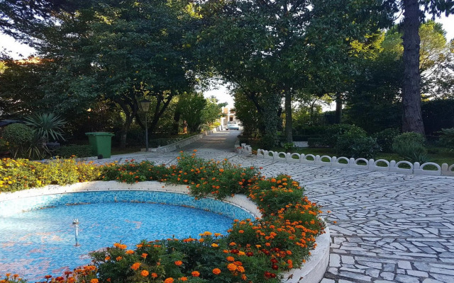 Apartments Anita - One Bedroom Apartment with Garden