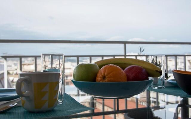 EL GRECO bright, airy penthouse in trendy Petralona