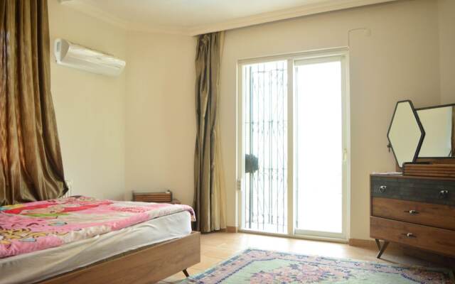 Kemer Monnaroza Villa