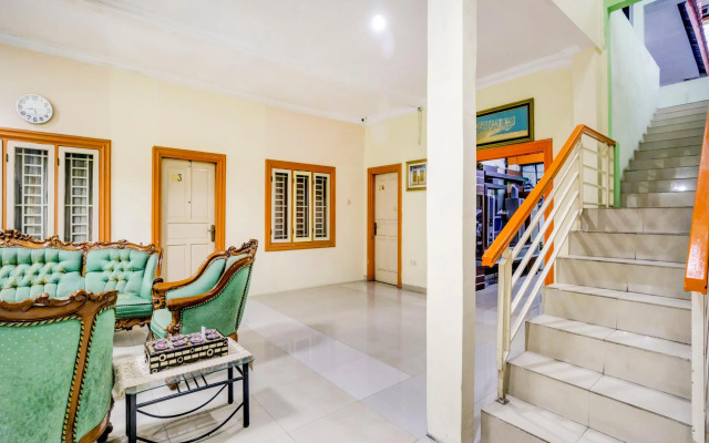 Hotel & Kost 37 by Oyo Rooms