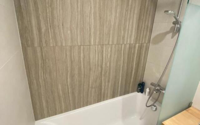 Premium Lelle Waterfront Resort Bonnie