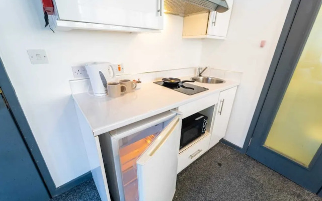 100 Dale Road Studios in Guest House