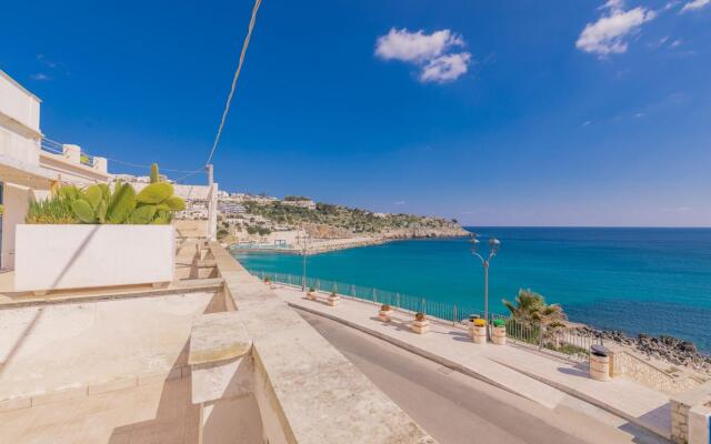 Holiday home with sea view in Castro, on the Adria-Marinè