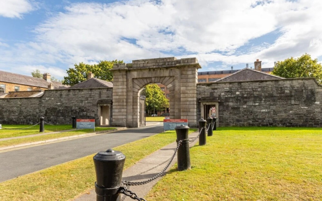 Magnificent 2 Bedroom Flat in Historic Army Barracks