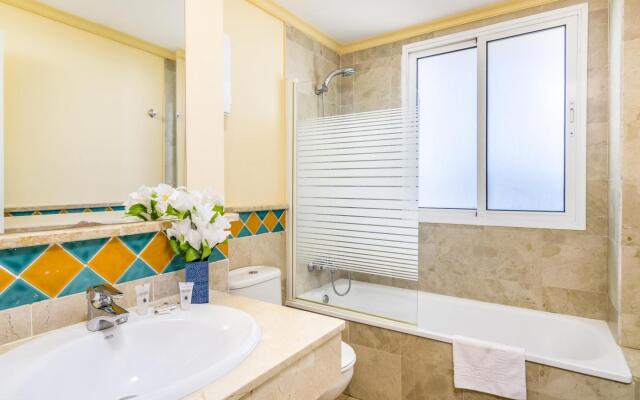 Pet Friendly apartment on the beach 306