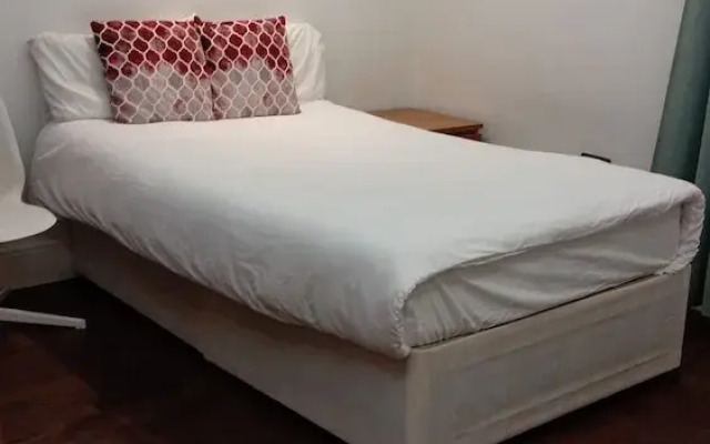 Luton Excellent 1 bed Apartment With Living Room