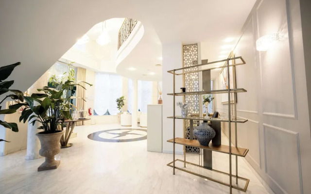 Tresor Le Palais Timisoara, Curio Collection By Hilton