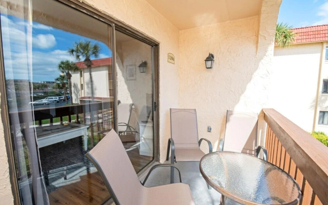 1206 Courtyard Villa 2nd Fl S