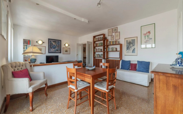 Roomy and Bright Apartment with Terrace