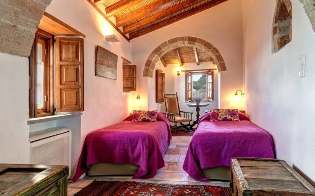 Malvasia Traditional Hotel