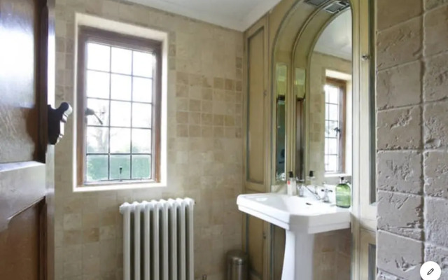 Harlington Manor