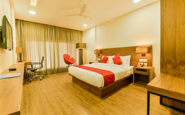 OYO 13221 Calicut Inn