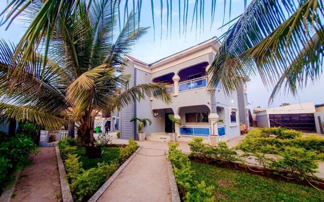 Star Light Apt #3 - The Retreat Apartments