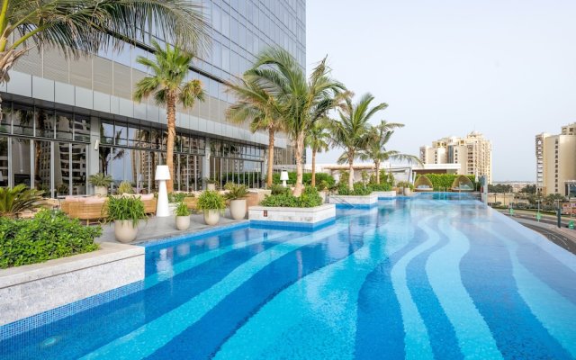 Ultra Luxury Palm Tower with Shared 5-Star Hotel Facilities