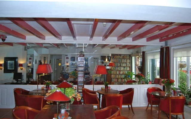 Amsterdam House