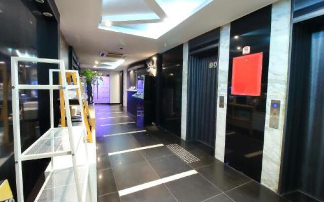 Hotel S