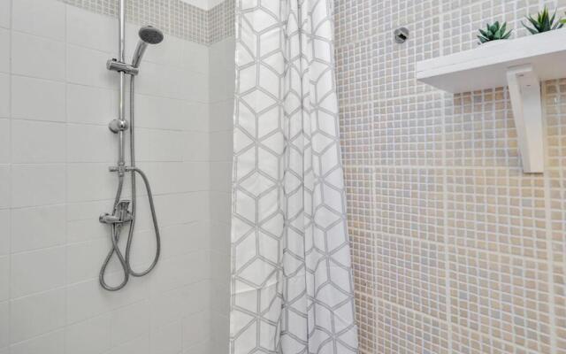Comfortable studio apartment close to Avignon Bridge Welkeys