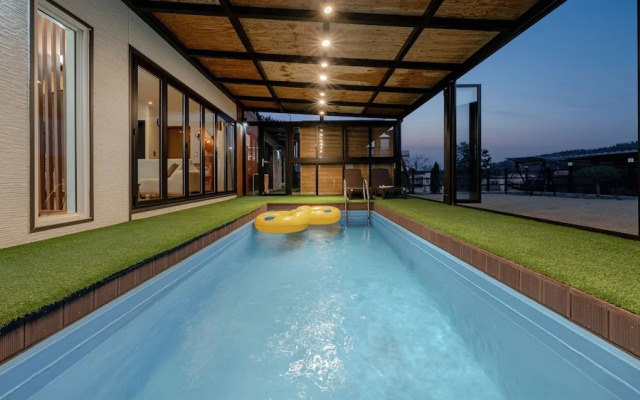 Yeongheungdo Stay Noc Pool Villa