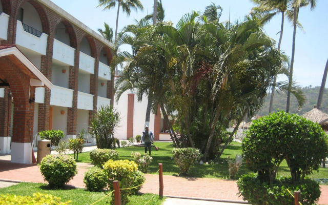 Costa Alegre Hotel & Suites