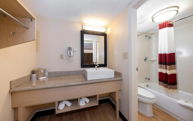 Red Roof Inn PLUS+ & Suites Naples Downtown-5th Ave S