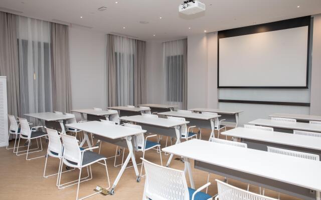 Holiday Inn Express Shanghai Tourism Zone
