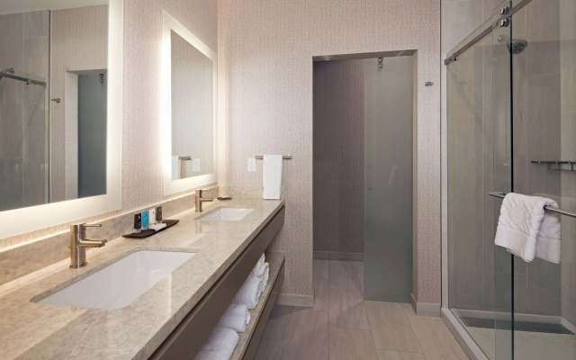 H Los Angeles, Curio Collection by Hilton