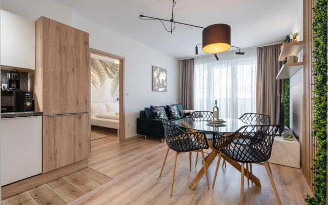 WestSide River Apartment